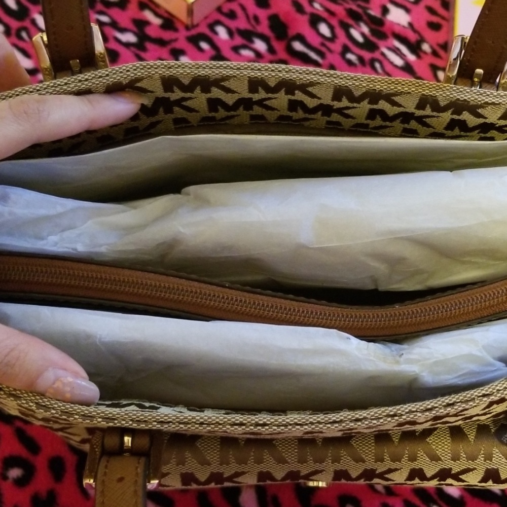 Authentic Michael Kors Bag - Picture 4 of 4